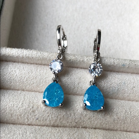 SALE 18k Gold Blue Cherry Topaz Drop Earrings - Picture 3 of 4